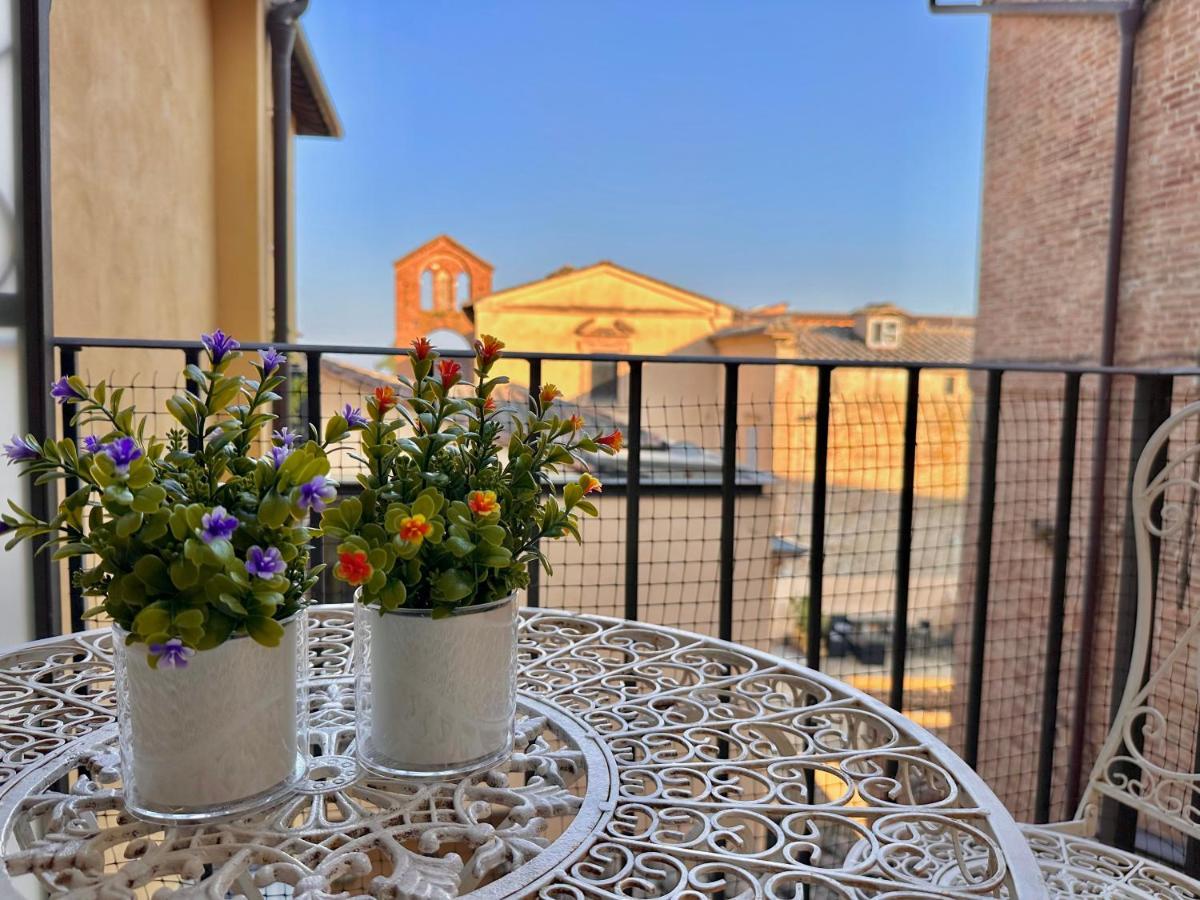 Sisters' Home - Appartamento Nel Centro Storico Con Terrazzo, Aria Condizionata E Vasca Da Bagno Siena Buitenkant foto