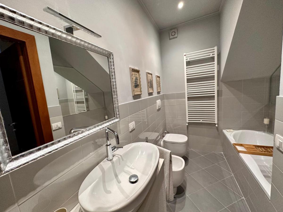 Sisters' Home - Appartamento Nel Centro Storico Con Terrazzo, Aria Condizionata E Vasca Da Bagno Siena Buitenkant foto
