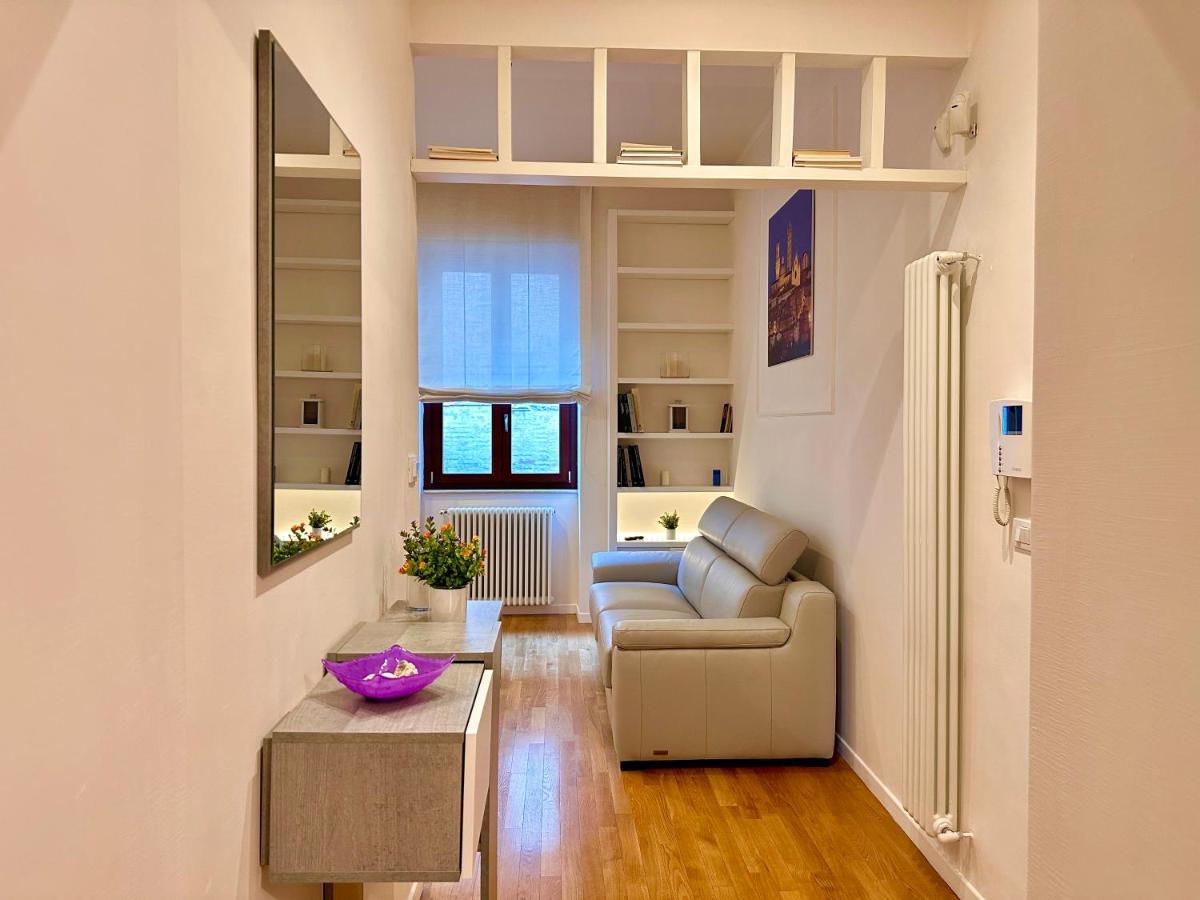 Sisters' Home - Appartamento Nel Centro Storico Con Terrazzo, Aria Condizionata E Vasca Da Bagno Siena Buitenkant foto