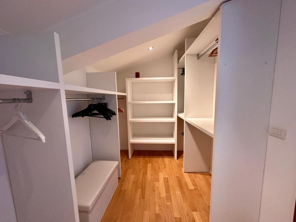 Sisters' Home - Appartamento Nel Centro Storico Con Terrazzo, Aria Condizionata E Vasca Da Bagno Siena Buitenkant foto