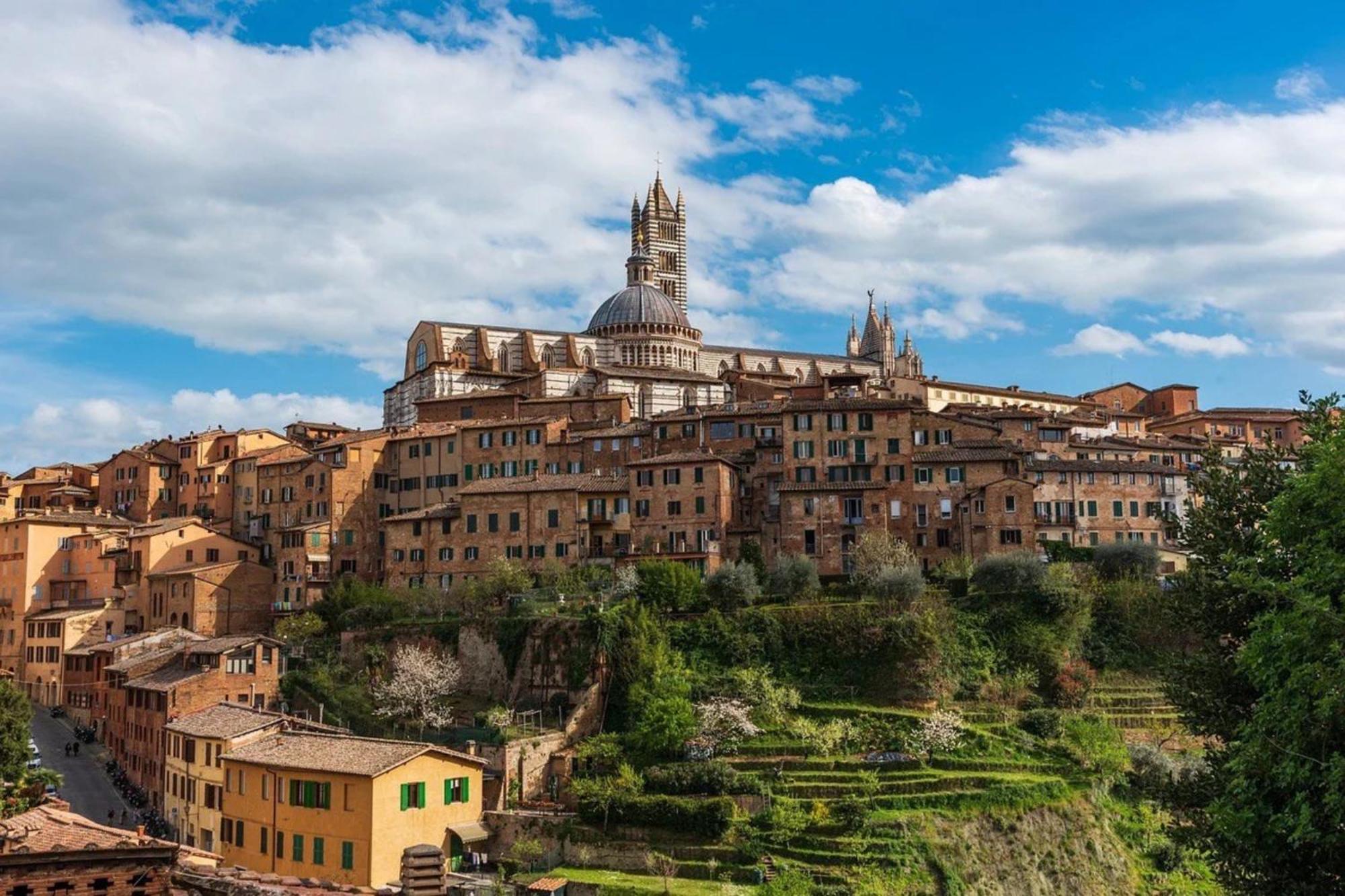 Sisters' Home - Appartamento Nel Centro Storico Con Terrazzo, Aria Condizionata E Vasca Da Bagno Siena Buitenkant foto