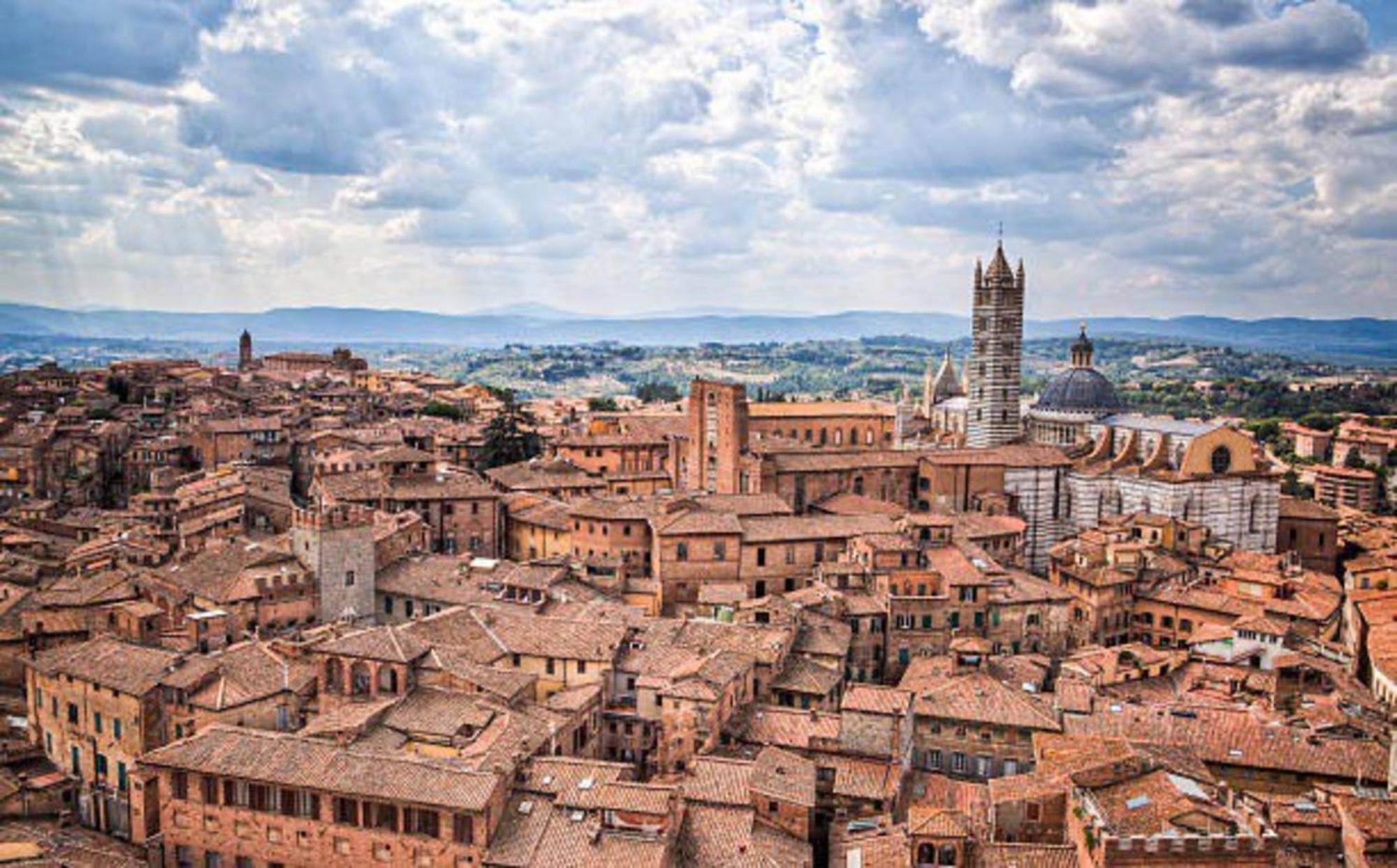 Sisters' Home - Appartamento Nel Centro Storico Con Terrazzo, Aria Condizionata E Vasca Da Bagno Siena Buitenkant foto